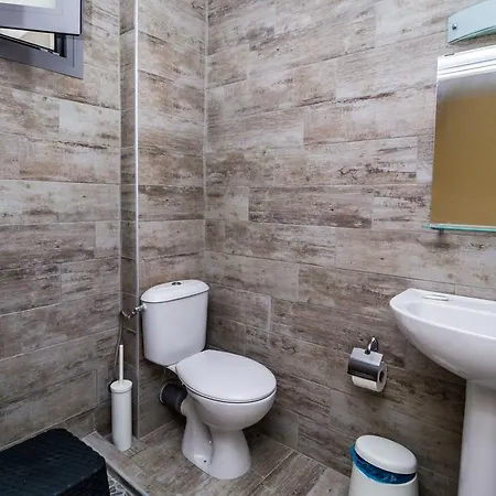 Nefeli Appartement *